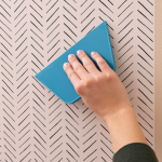 Cara Memasang Wallpaper di Dinding Kamar yang Tidak Rata